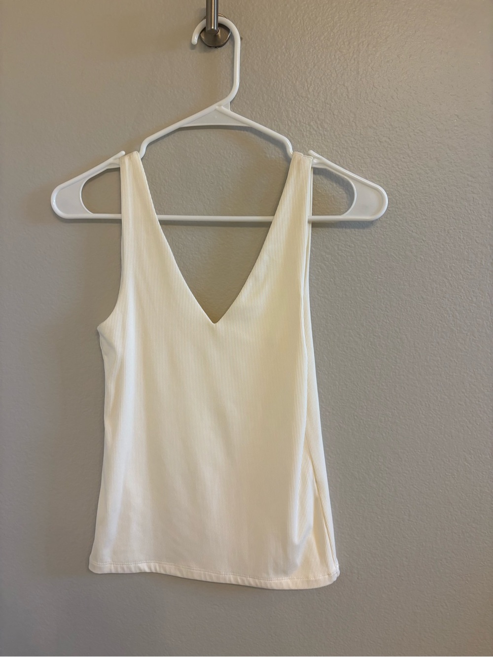 Tahari Cream Ribbed V-Neck Camisole
